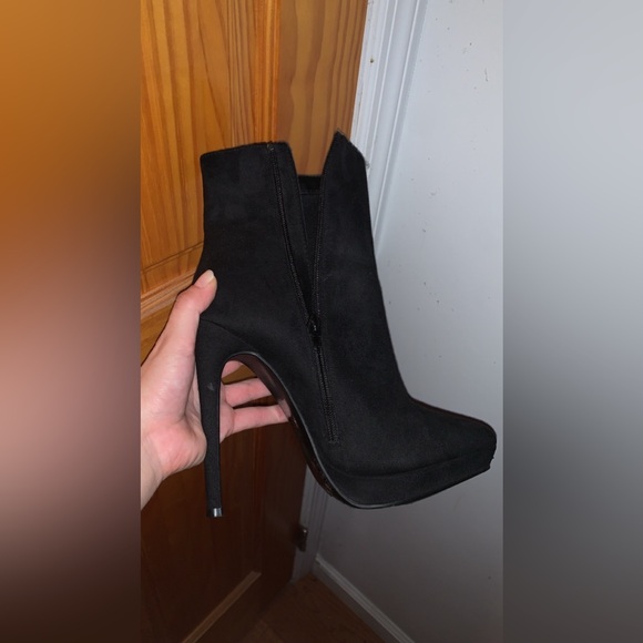 Forever 21 size 8 sock boots - Picture 2 of 6